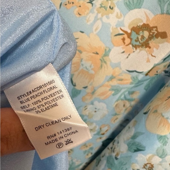 Esperanza Floral Back Cutout Midi Dress
ASTR the Label Size Medium - Picture 8 of 8